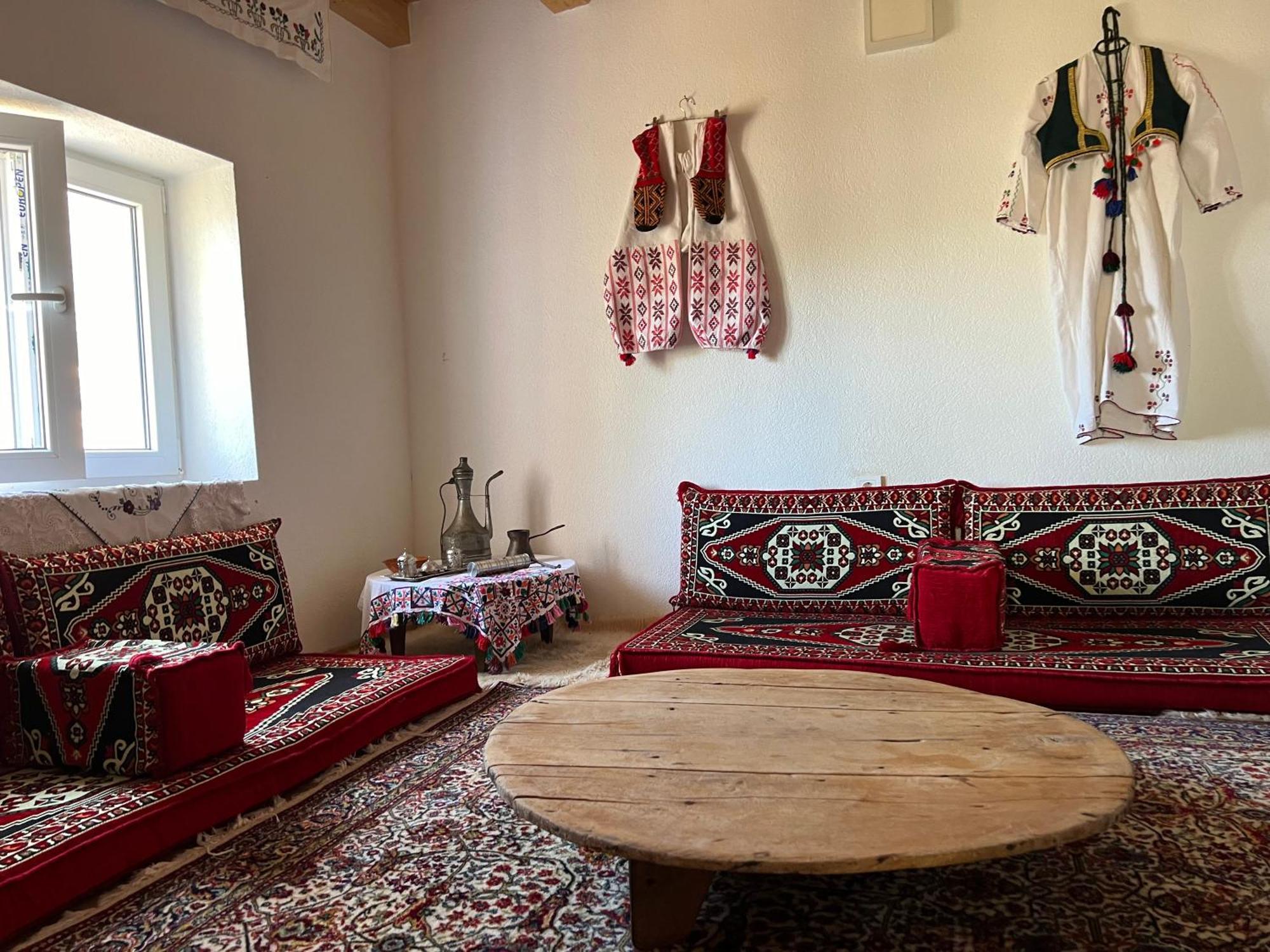 Kod Kapetana Tea Bed & Breakfast Gornji Lukomir Ngoại thất bức ảnh