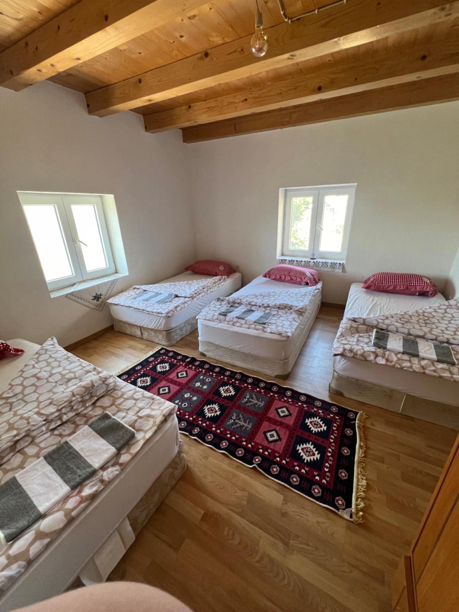 Kod Kapetana Tea Bed & Breakfast Gornji Lukomir Ngoại thất bức ảnh