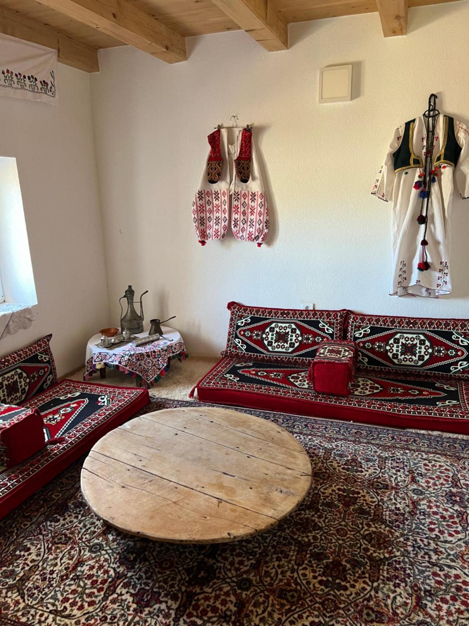 Kod Kapetana Tea Bed & Breakfast Gornji Lukomir Ngoại thất bức ảnh