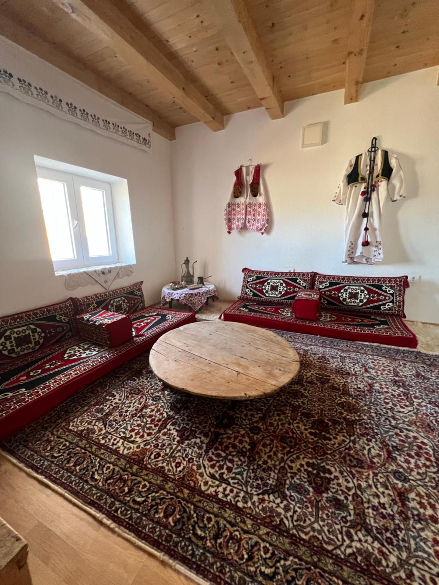 Kod Kapetana Tea Bed & Breakfast Gornji Lukomir Ngoại thất bức ảnh